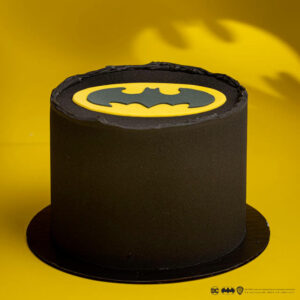 bat-signal-custom-cake