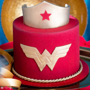 wonder-woman-custom-cake